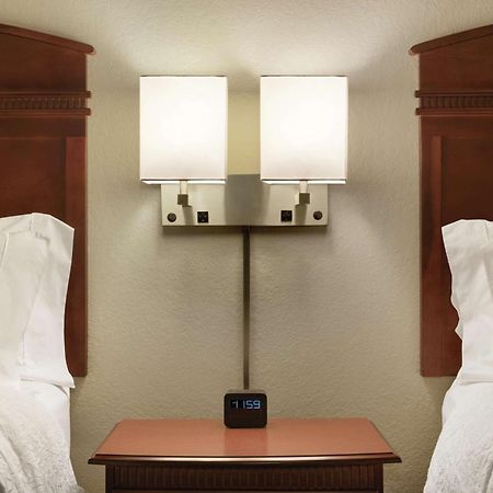 Hampton Inn & Suites Madison - West Екстериор снимка