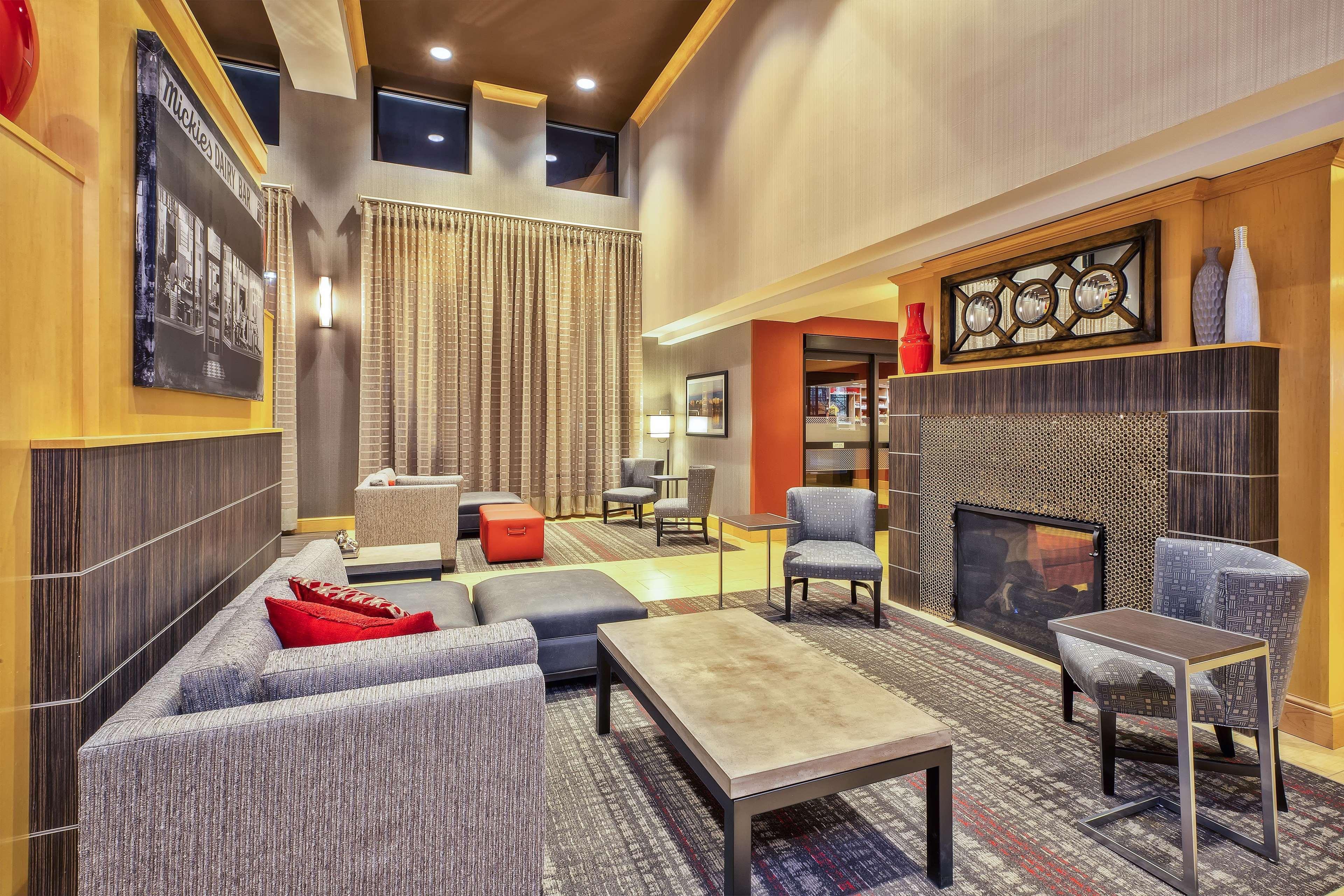 Hampton Inn & Suites Madison - West Екстериор снимка