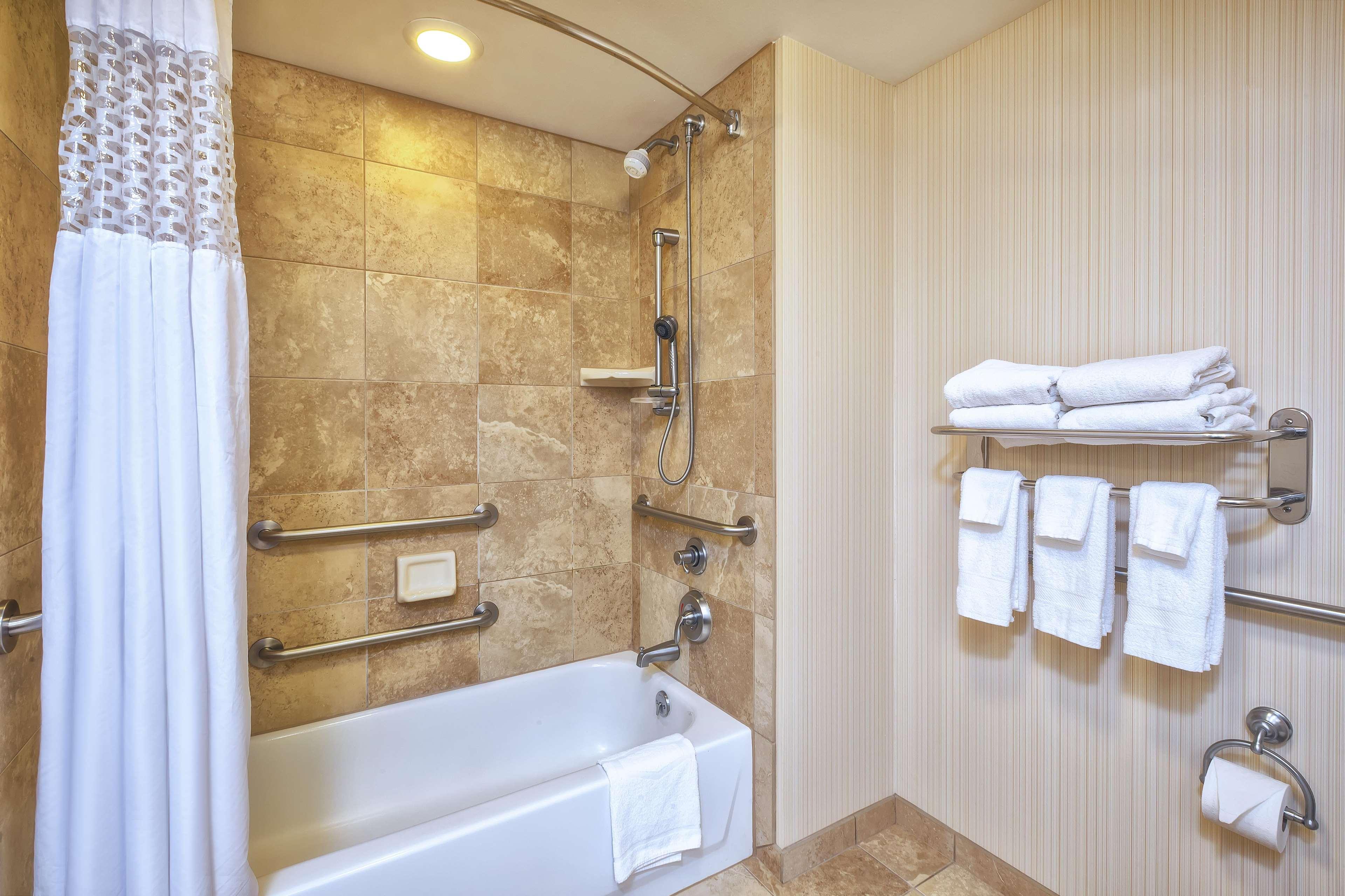 Hampton Inn & Suites Madison - West Екстериор снимка