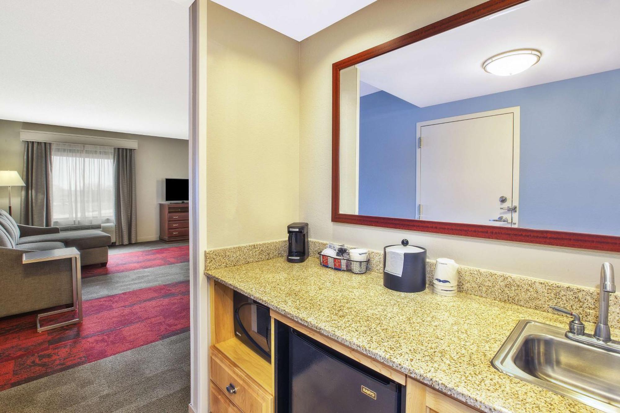 Hampton Inn & Suites Madison - West Екстериор снимка