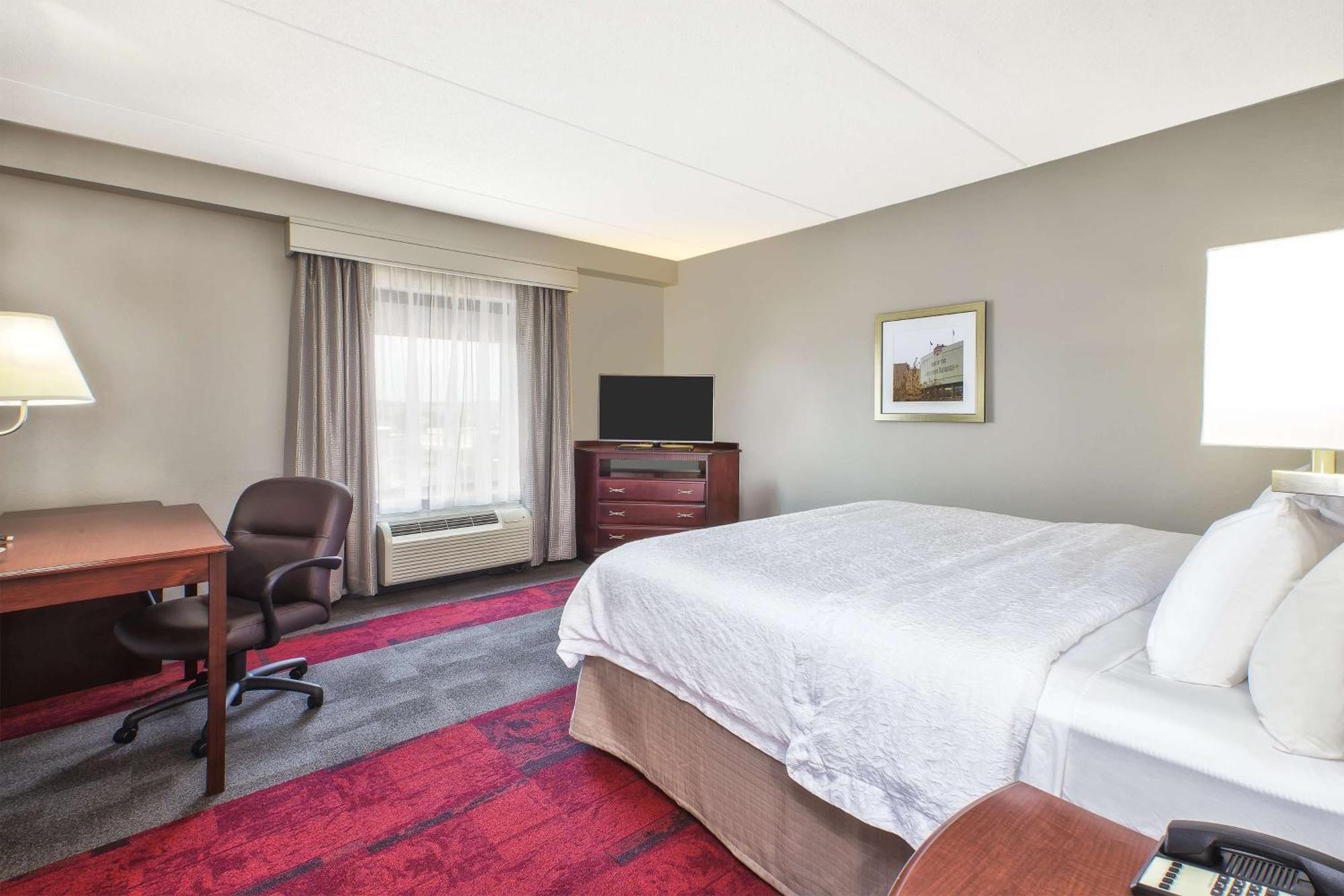 Hampton Inn & Suites Madison - West Екстериор снимка