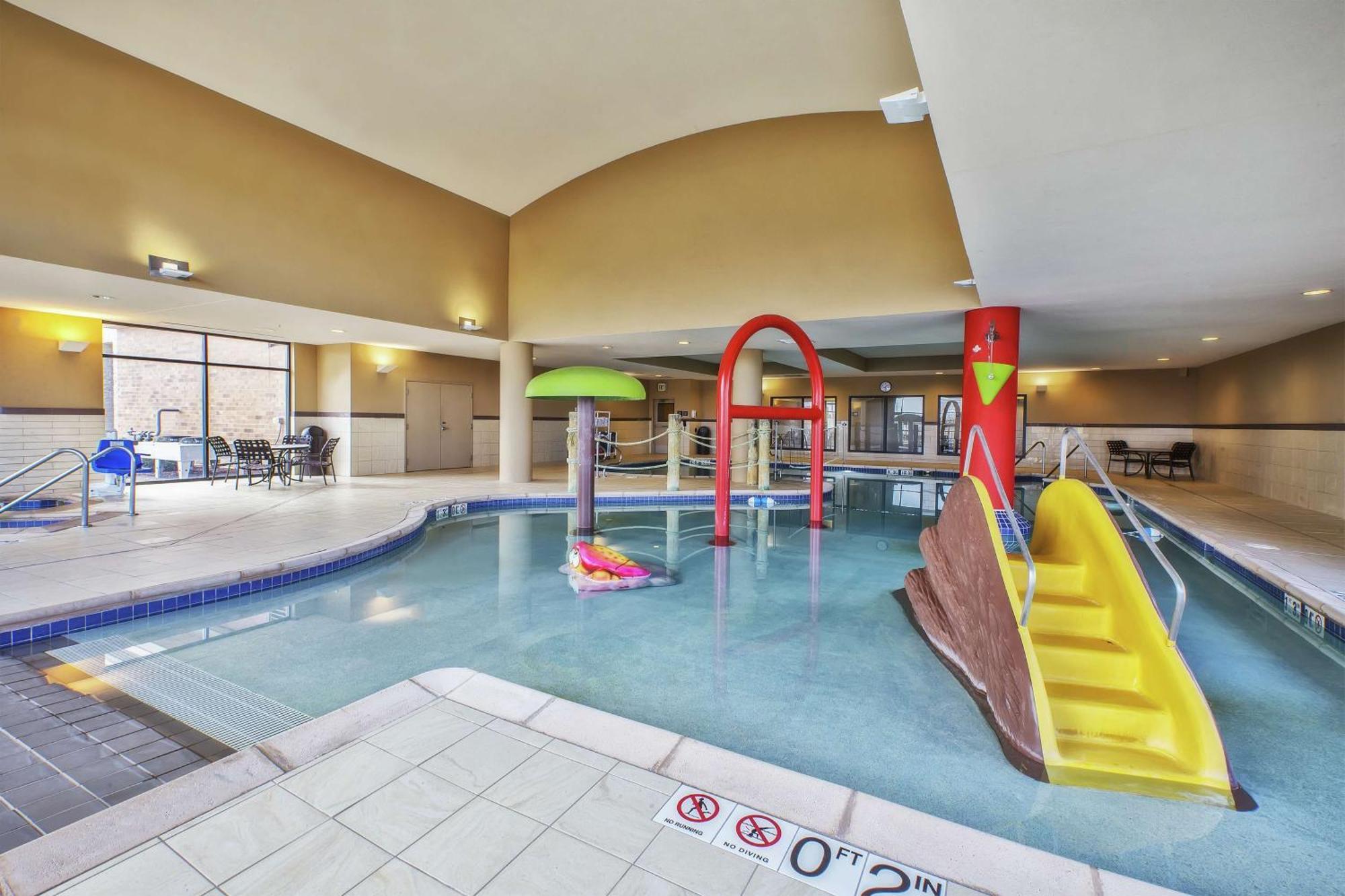 Hampton Inn & Suites Madison - West Екстериор снимка