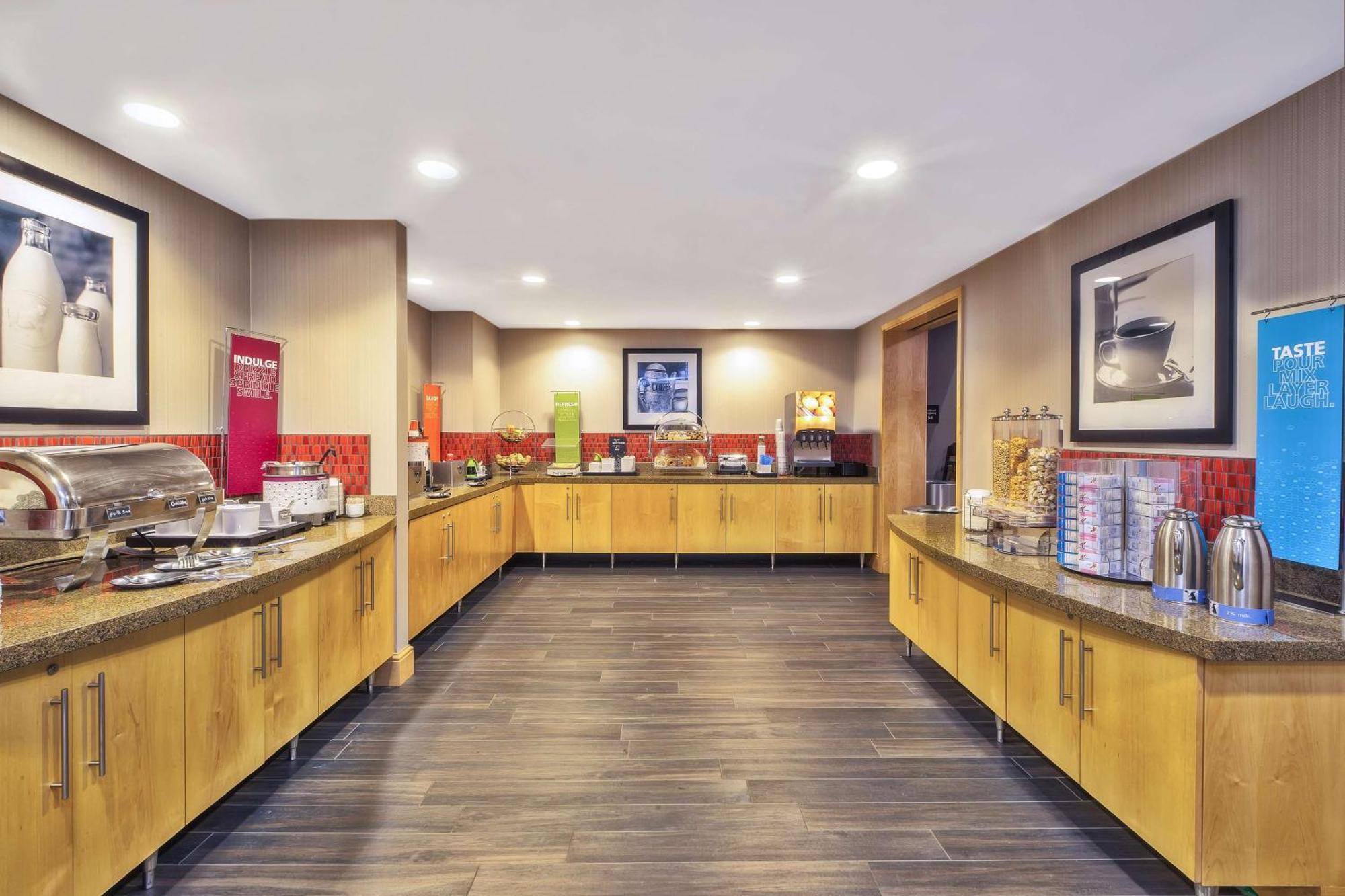 Hampton Inn & Suites Madison - West Екстериор снимка