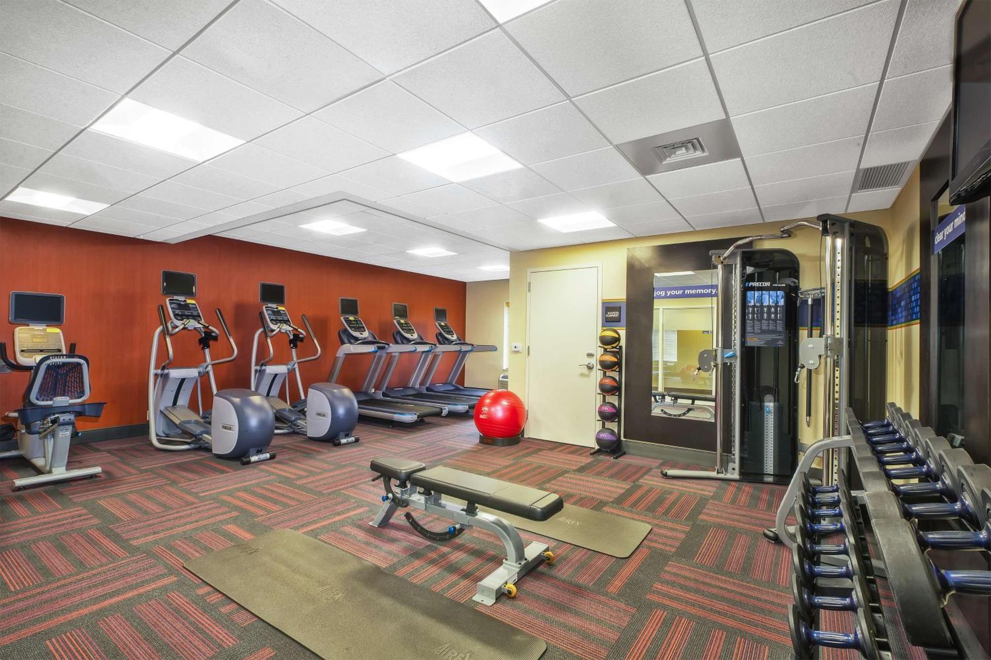 Hampton Inn & Suites Madison - West Екстериор снимка