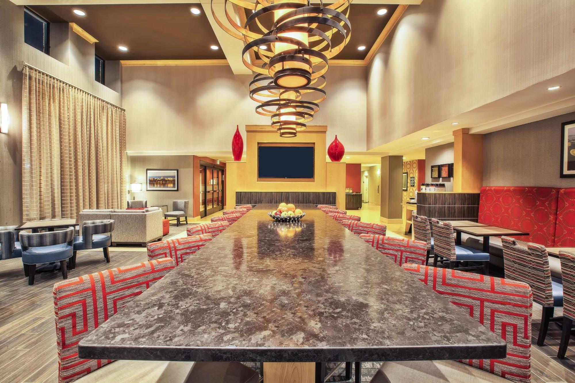 Hampton Inn & Suites Madison - West Екстериор снимка