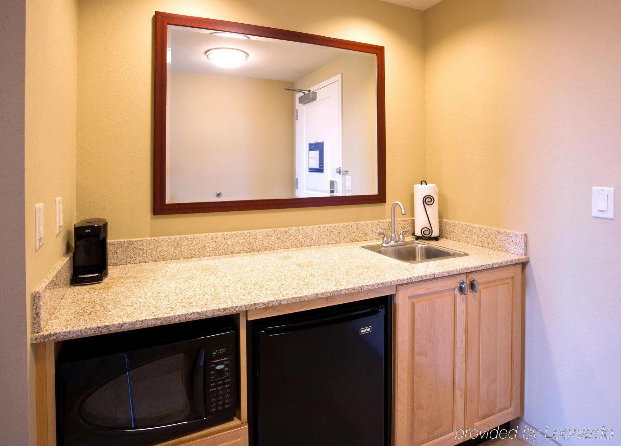 Hampton Inn & Suites Madison - West Екстериор снимка